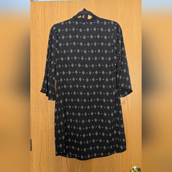 Women's Black and White Patterned Mini Dress - Picture 4 of 4